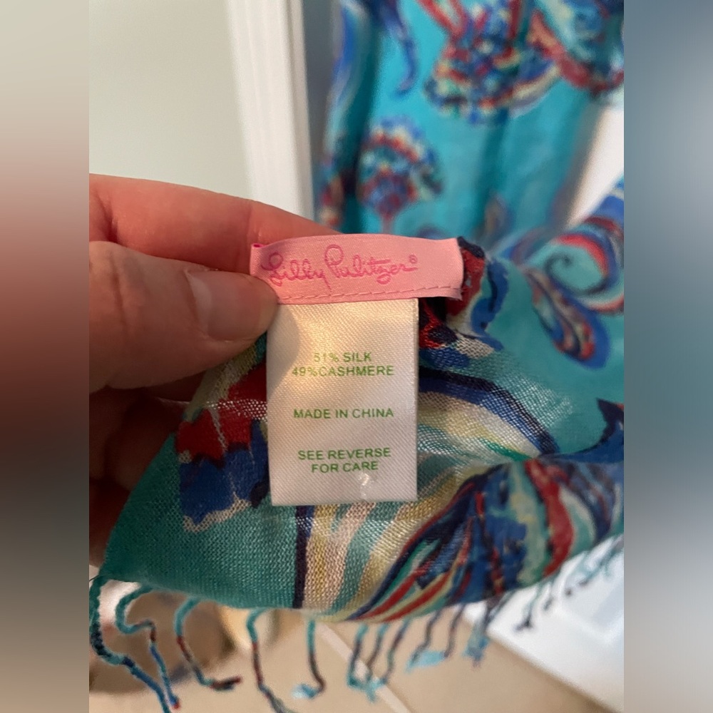 Lilly Pulitzer Murfee Scarf - She’s Got Sole. - Picture 3 of 4